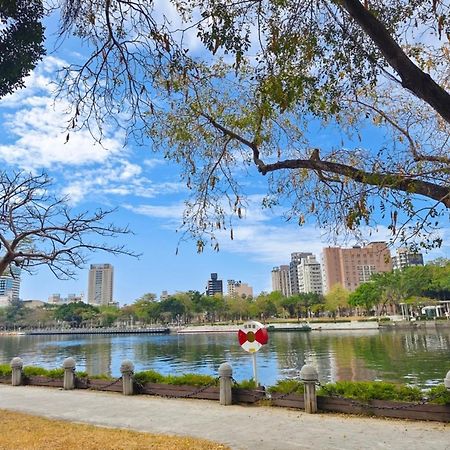 Holiday Inn Express Kaohsiung Love River By Ihg Exteriör bild