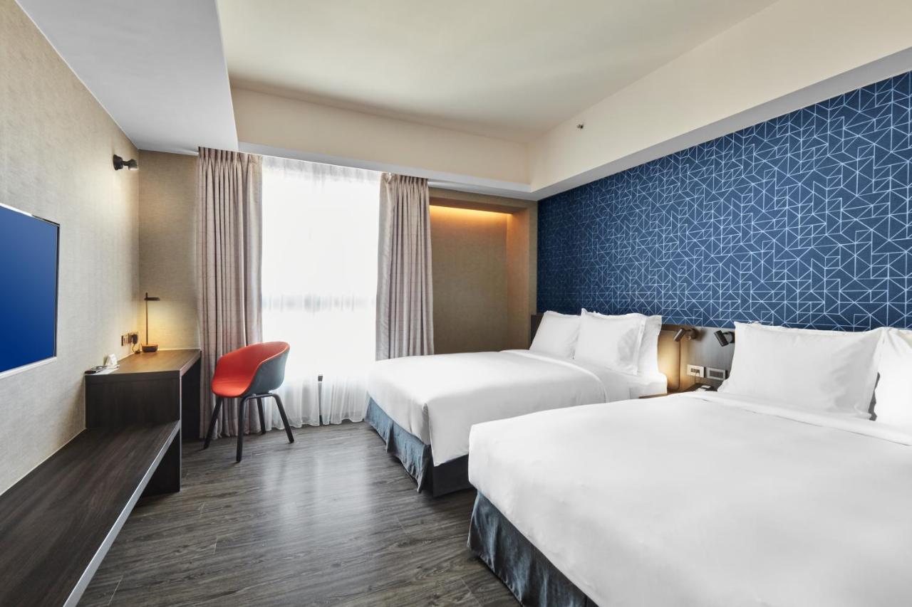 Holiday Inn Express Kaohsiung Love River By Ihg Exteriör bild