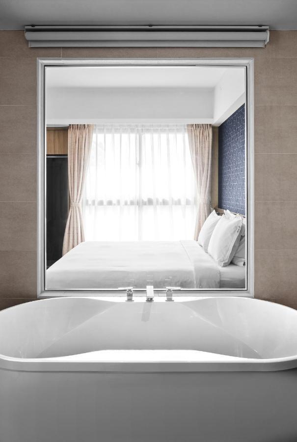 Holiday Inn Express Kaohsiung Love River By Ihg Exteriör bild