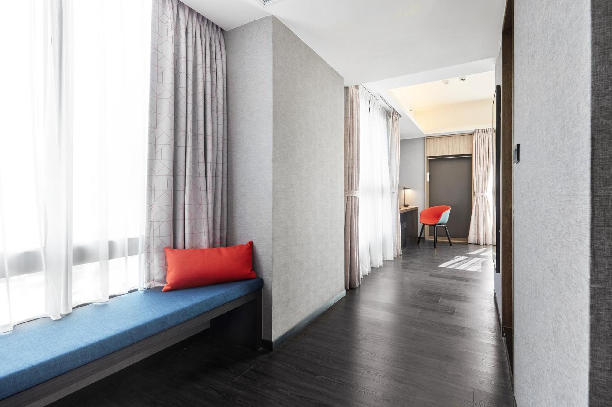 Holiday Inn Express Kaohsiung Love River By Ihg Exteriör bild