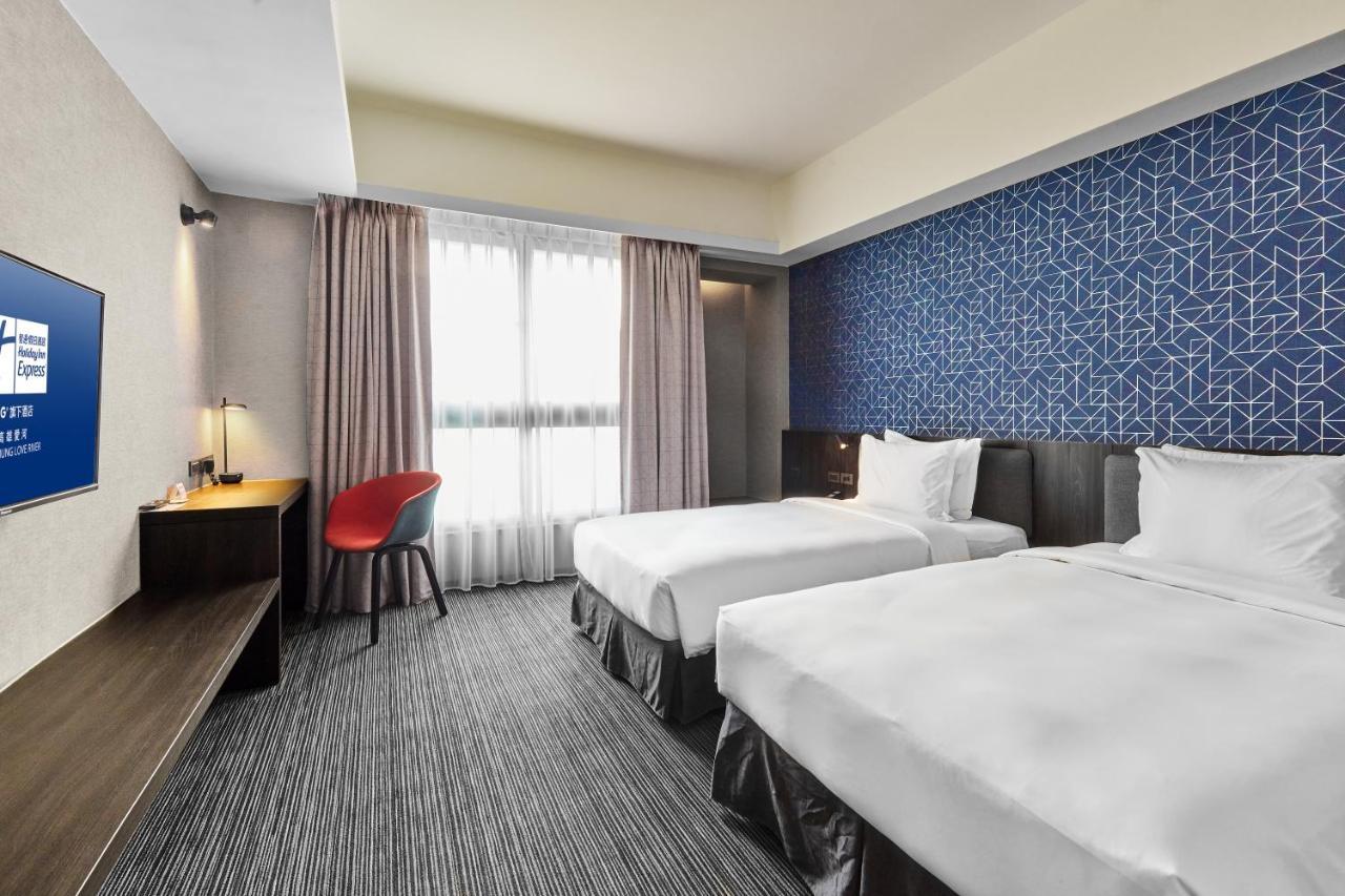 Holiday Inn Express Kaohsiung Love River By Ihg Exteriör bild