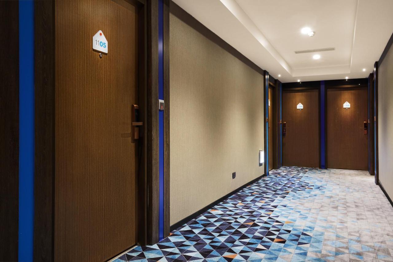 Holiday Inn Express Kaohsiung Love River By Ihg Exteriör bild