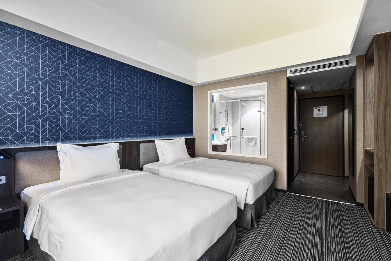 Holiday Inn Express Kaohsiung Love River By Ihg Exteriör bild