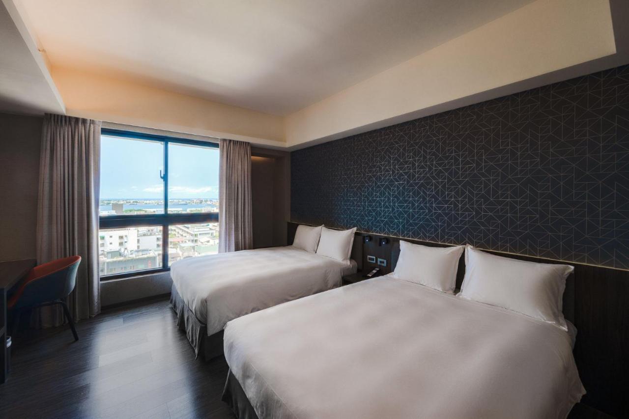 Holiday Inn Express Kaohsiung Love River By Ihg Exteriör bild