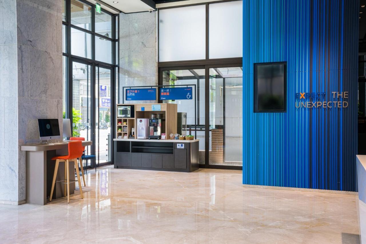 Holiday Inn Express Kaohsiung Love River By Ihg Exteriör bild