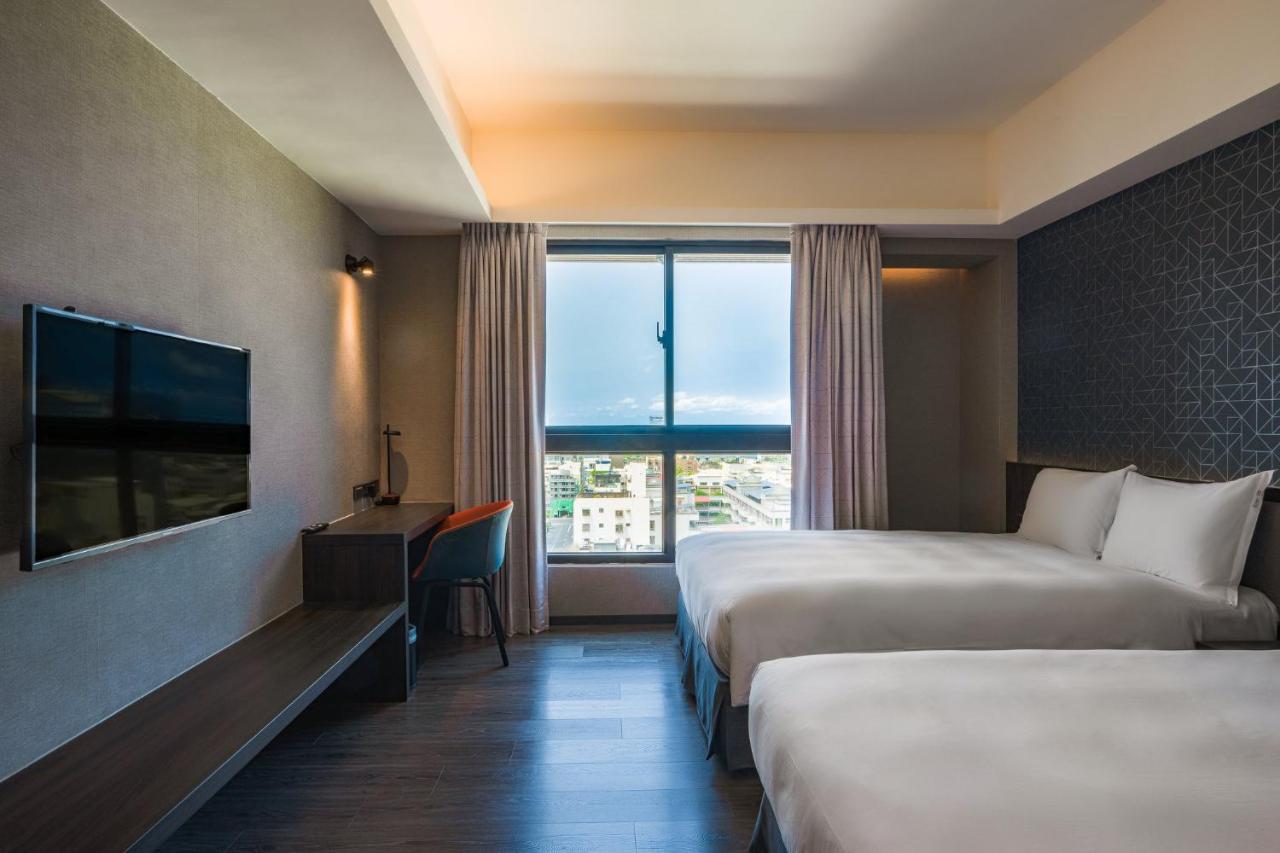 Holiday Inn Express Kaohsiung Love River By Ihg Exteriör bild