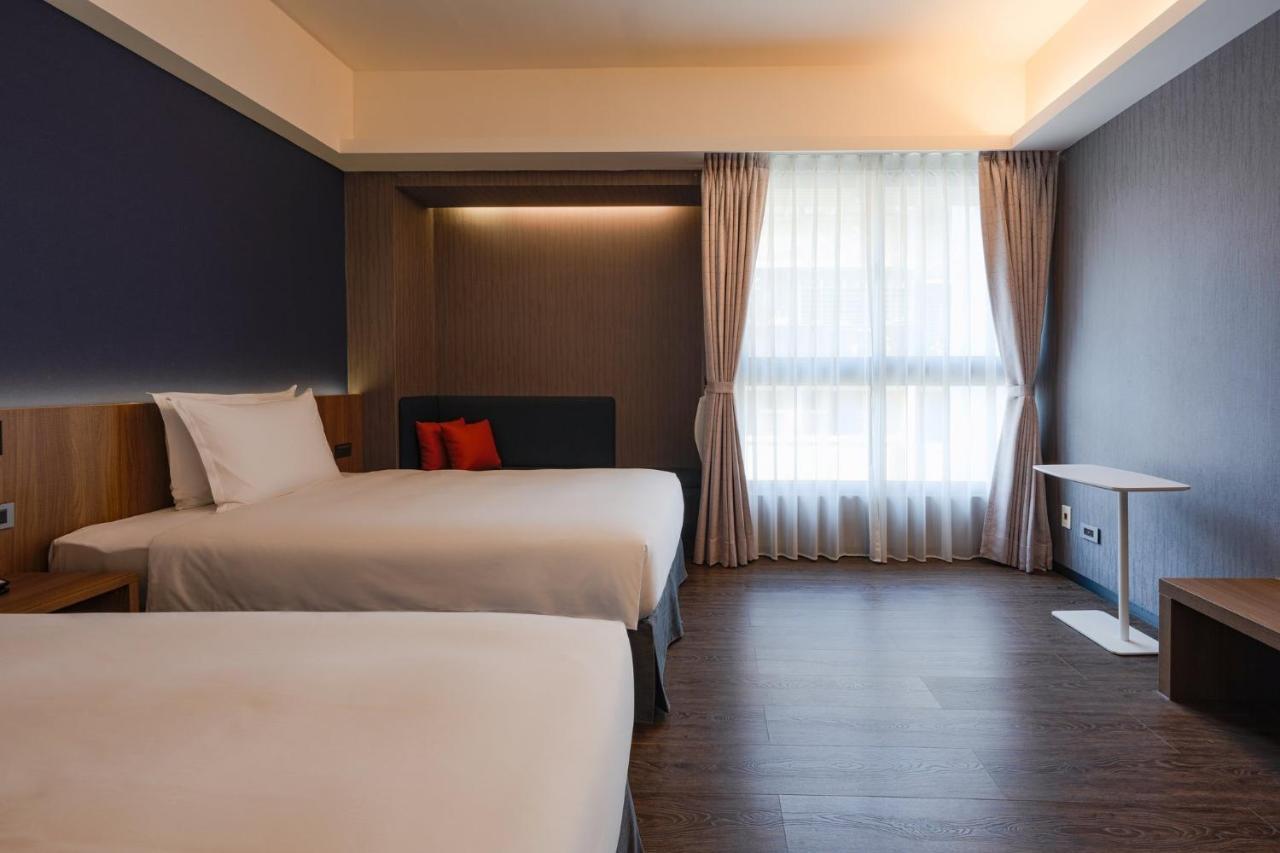 Holiday Inn Express Kaohsiung Love River By Ihg Exteriör bild