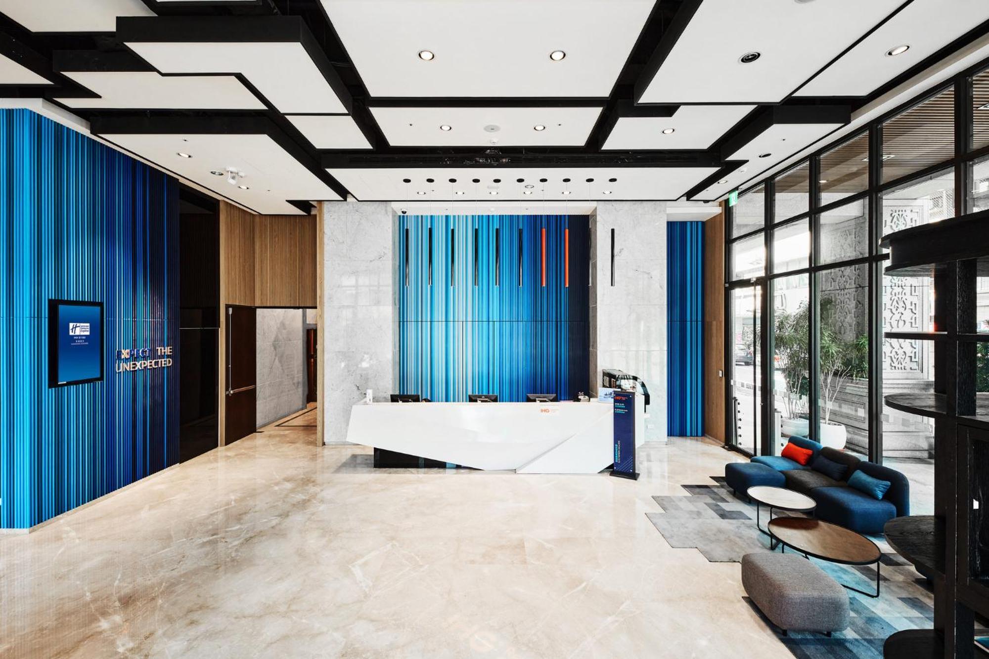 Holiday Inn Express Kaohsiung Love River By Ihg Exteriör bild