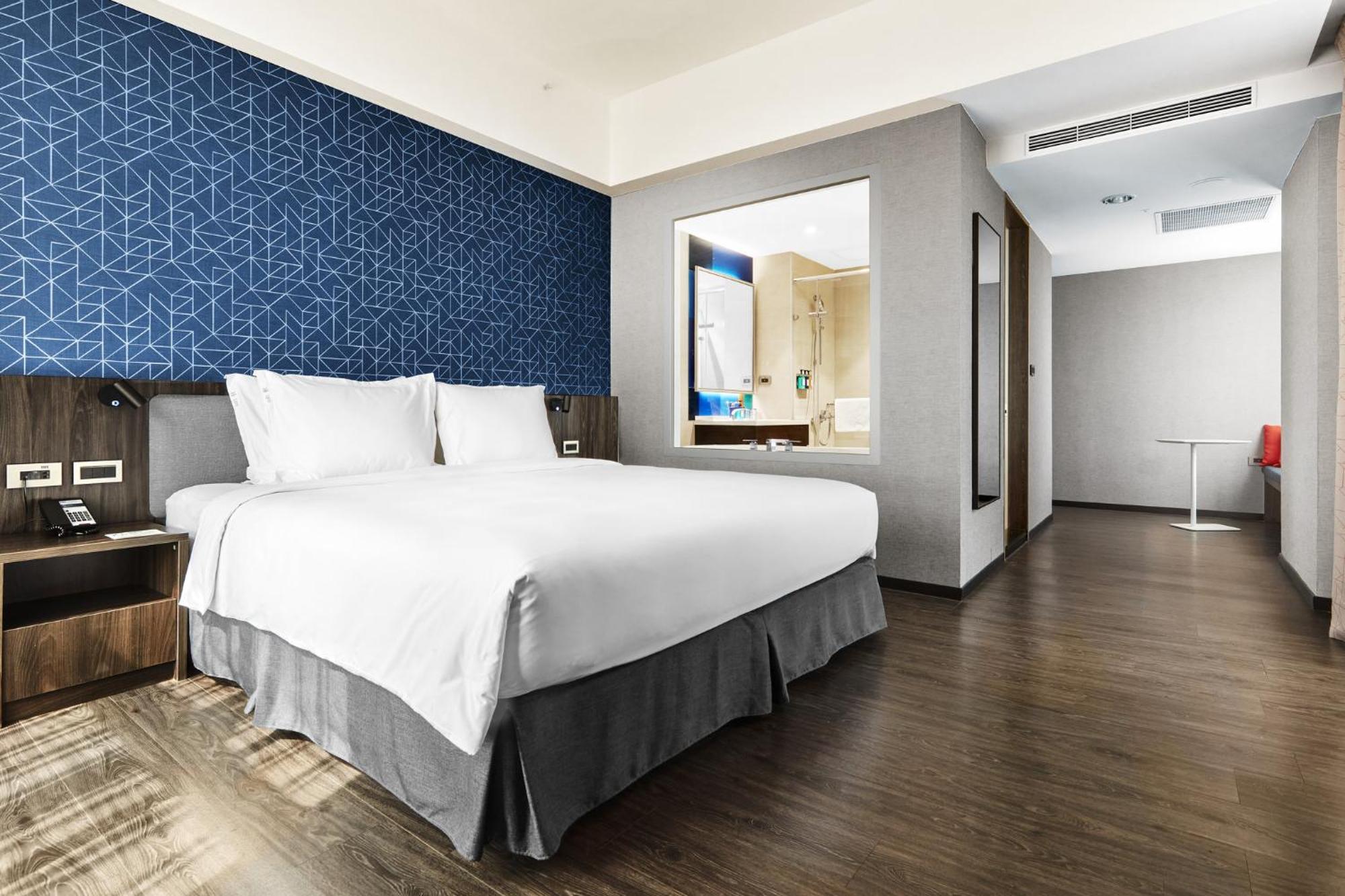 Holiday Inn Express Kaohsiung Love River By Ihg Exteriör bild
