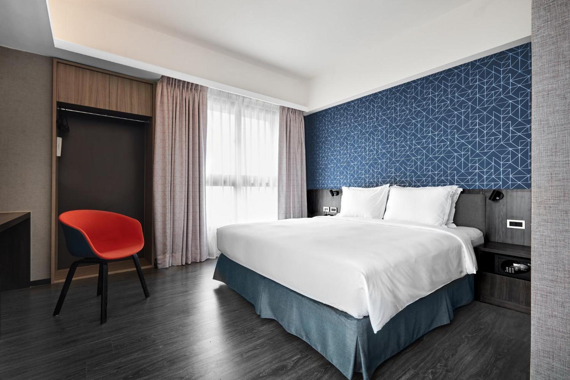 Holiday Inn Express Kaohsiung Love River By Ihg Exteriör bild
