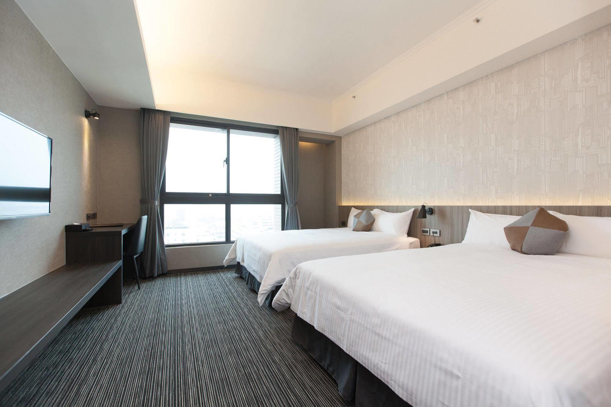 Holiday Inn Express Kaohsiung Love River By Ihg Exteriör bild