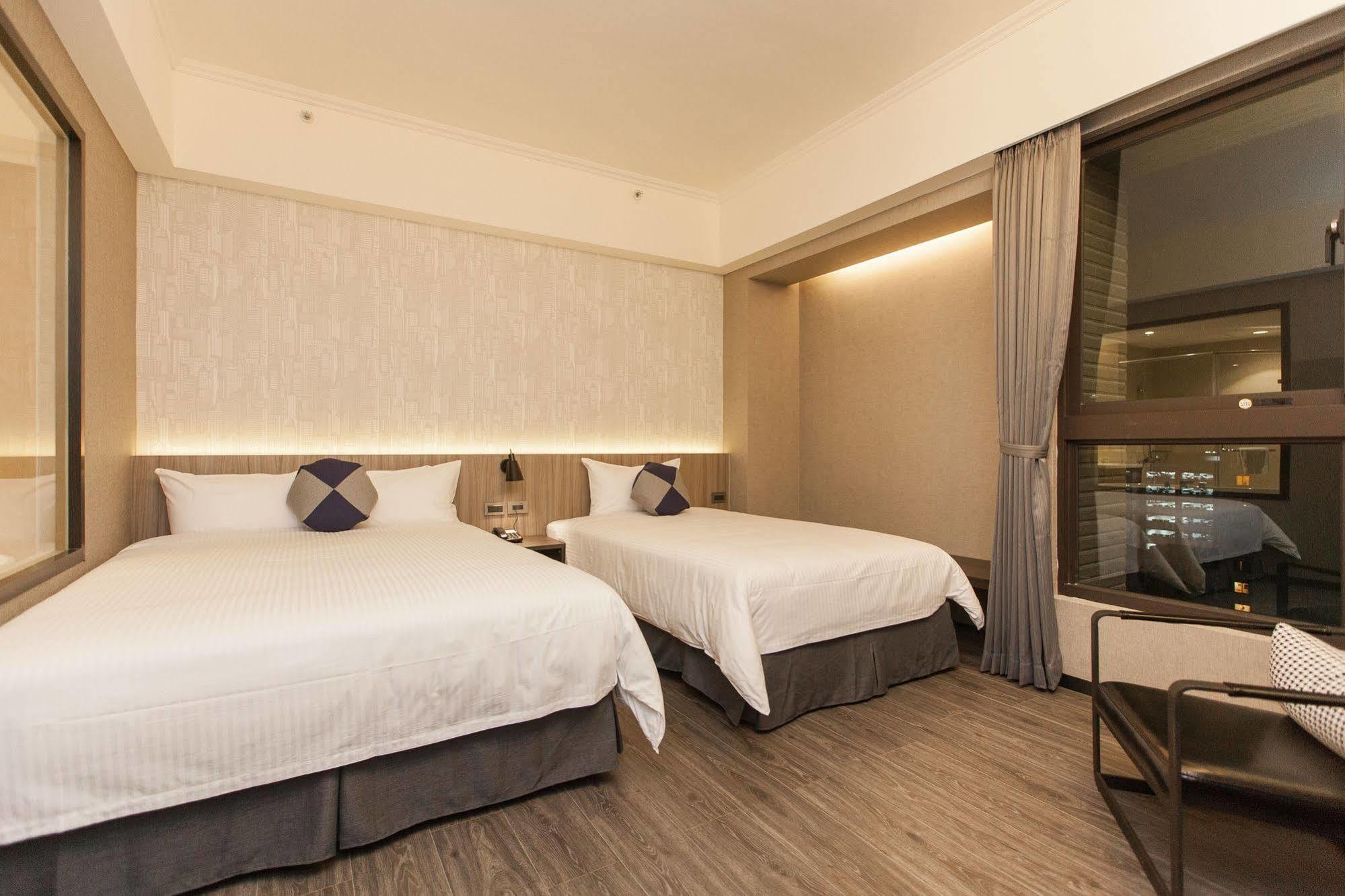 Holiday Inn Express Kaohsiung Love River By Ihg Exteriör bild